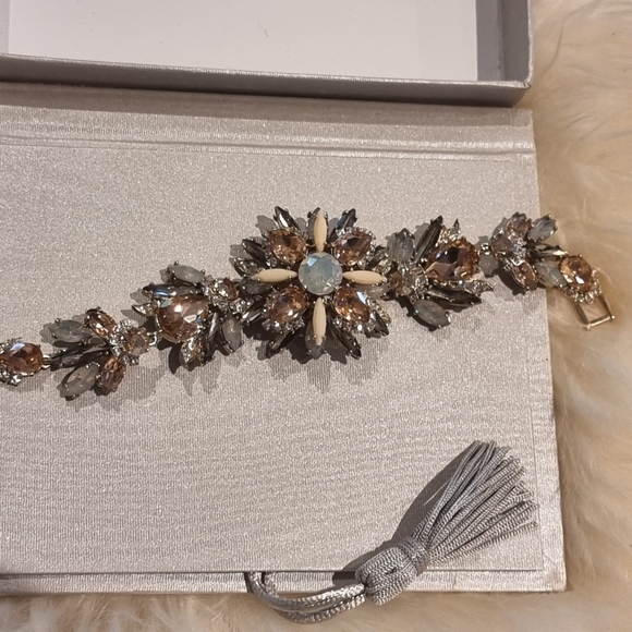 Marches a crystal earring and bracelet set-NWOT - Picture 5 of 8